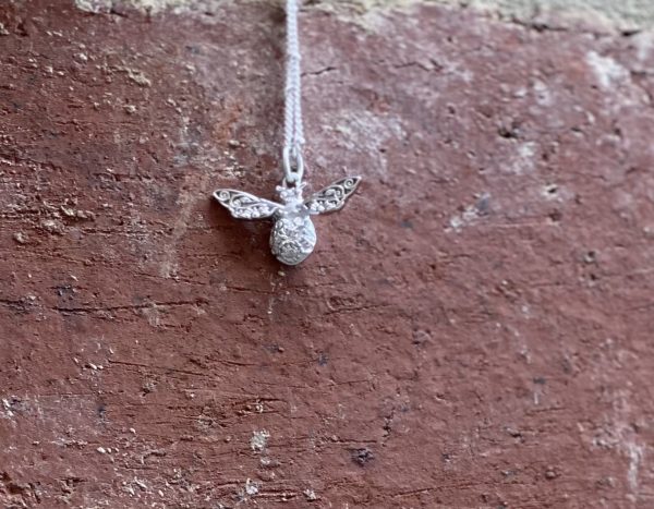 filigree bee pendant in silver