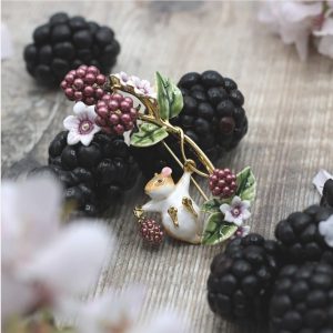 blackberry mouse brooch with blackberries